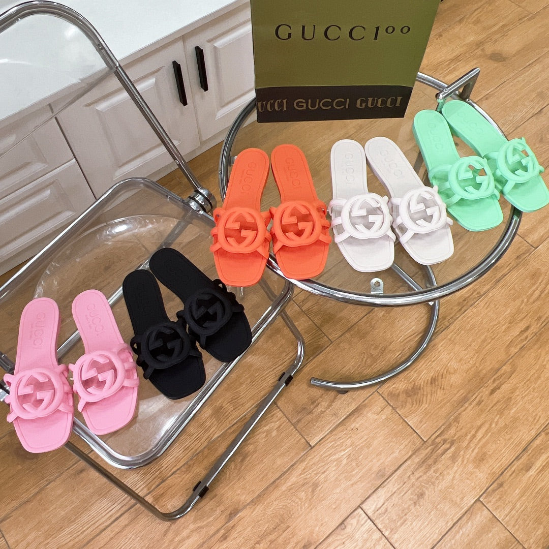 Interlocking G Slide Sandal