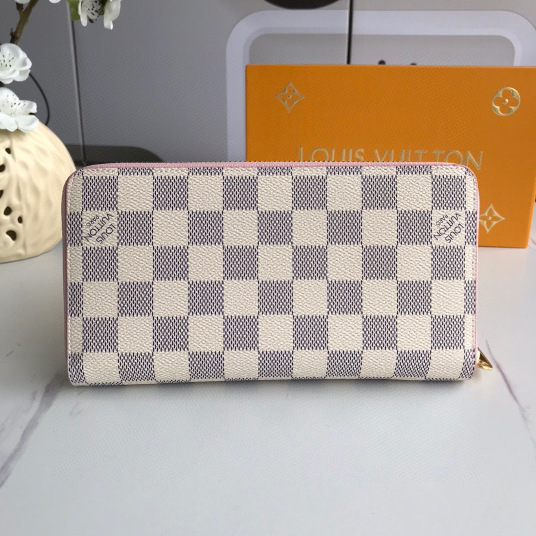 Luxury White Checkered Zippy Wallet