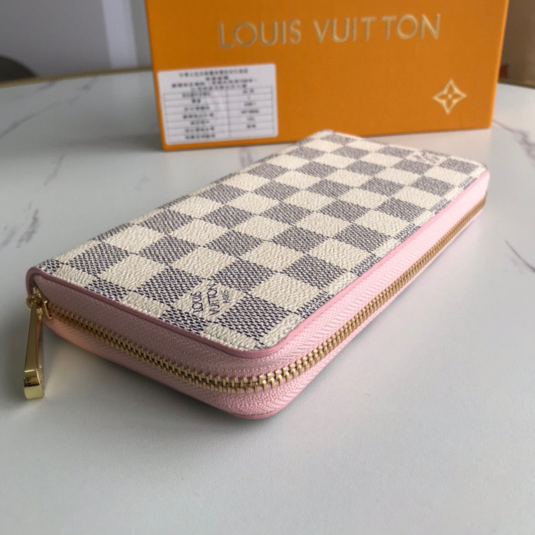 Luxury White Checkered Zippy Wallet