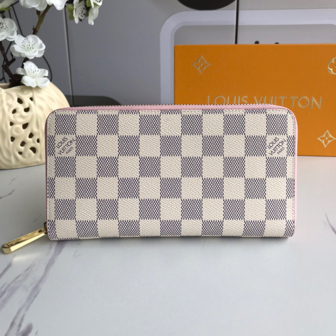 Luxury White Checkered Zippy Wallet