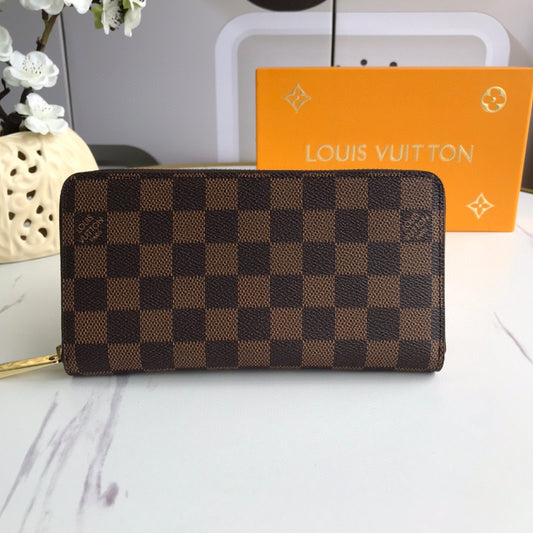 Luxury Brown Checkered Zippy Wallet